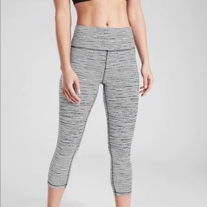Athleta Ultimate Linear Lines Capri
